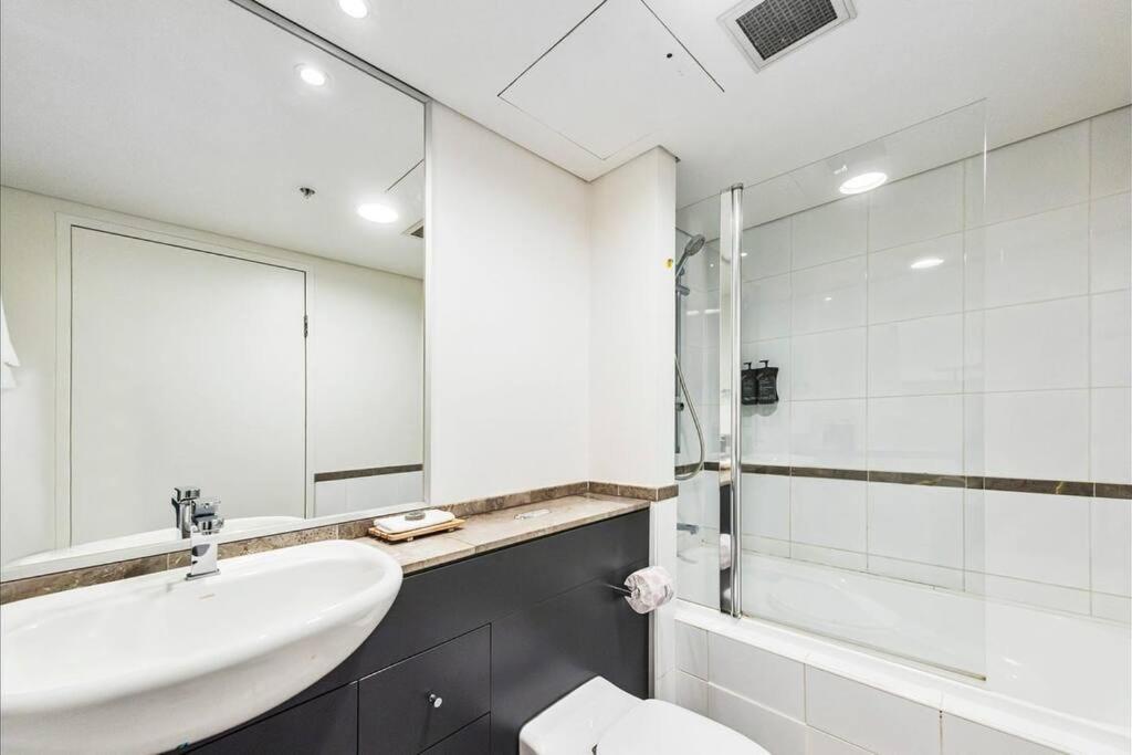 Apartment Kozyguru / Haymarket / Modern 1 Location / Nha653-608 *